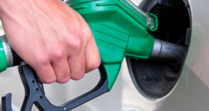 Ezen a hétvégén literenként akár húsz forinttal is olcsóbban lehet tankolni az Auchan kutakon